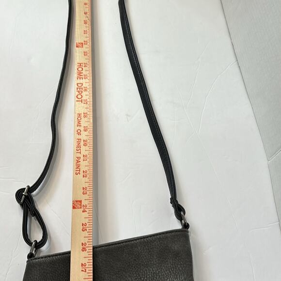 Casa diNova Vegan Crossbody Purse Black and Gray Pebbled Leather. Strap Adjusts - Picture 11 of 13